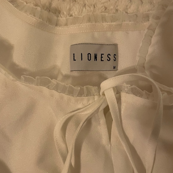 Lioness blouse from urban outfitters - Picture 3 of 3